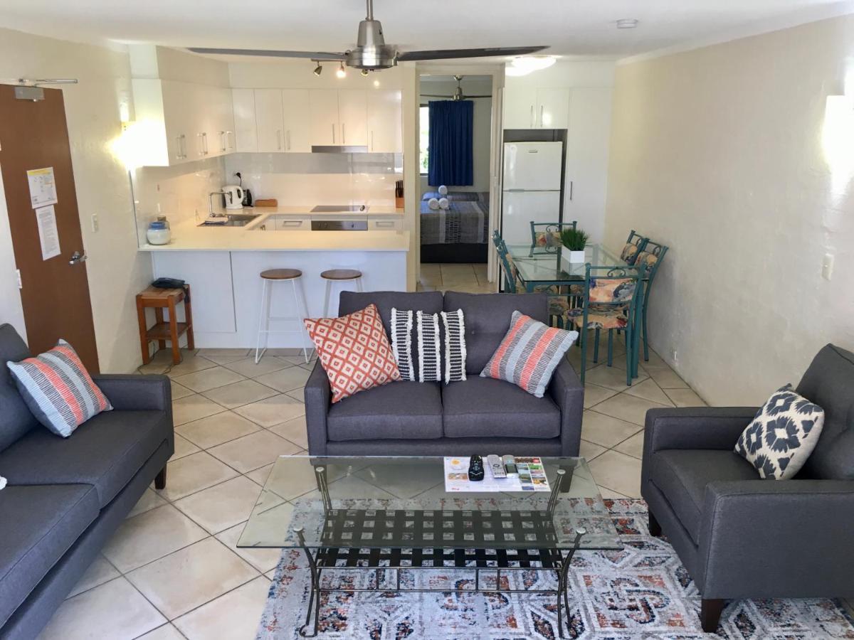 Burleigh Palms Holiday Apartments 골드코스트 외부 사진