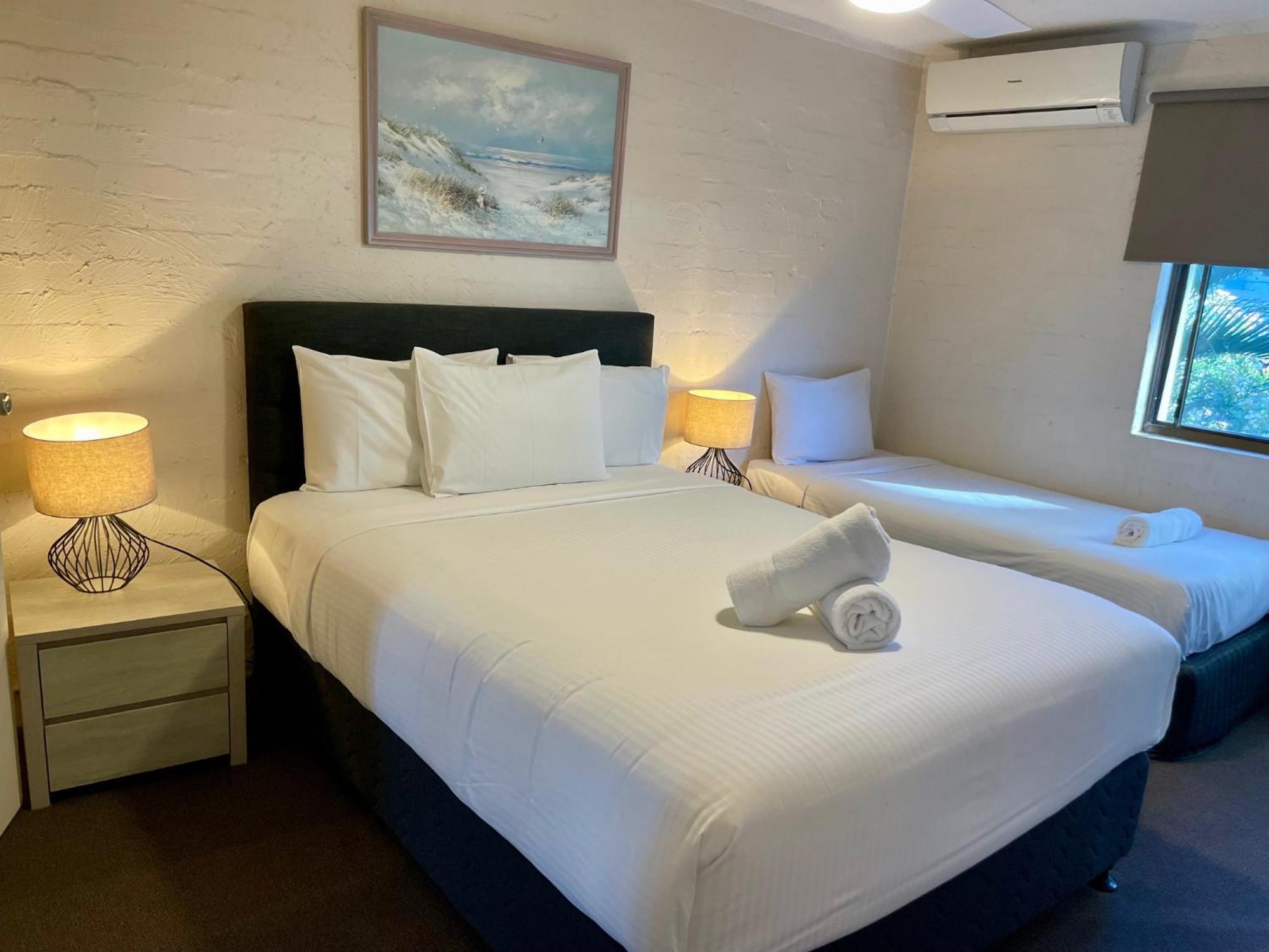 Burleigh Palms Holiday Apartments 골드코스트 외부 사진