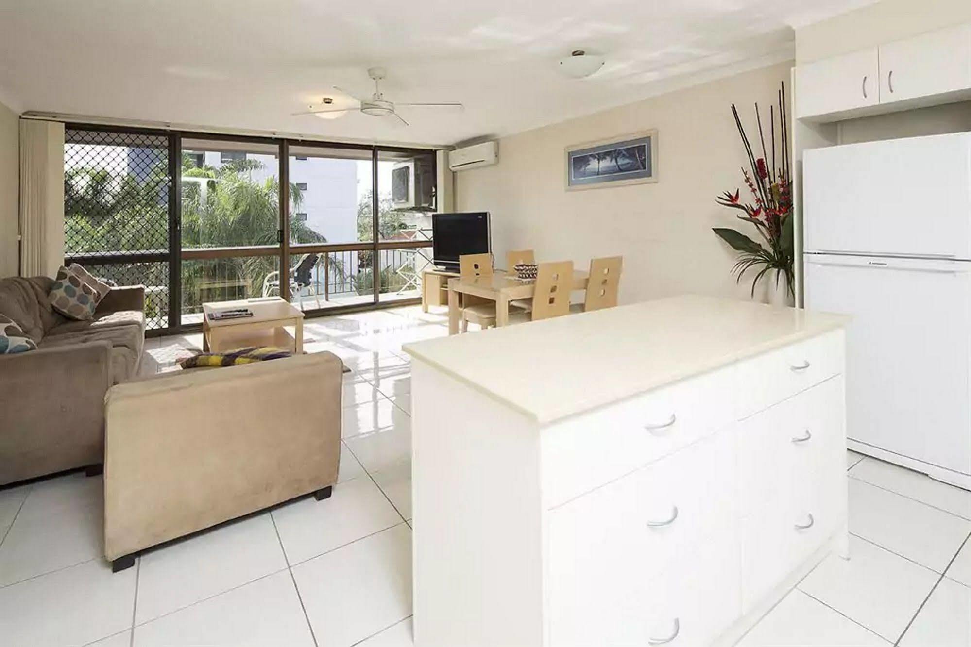 Burleigh Palms Holiday Apartments 골드코스트 외부 사진
