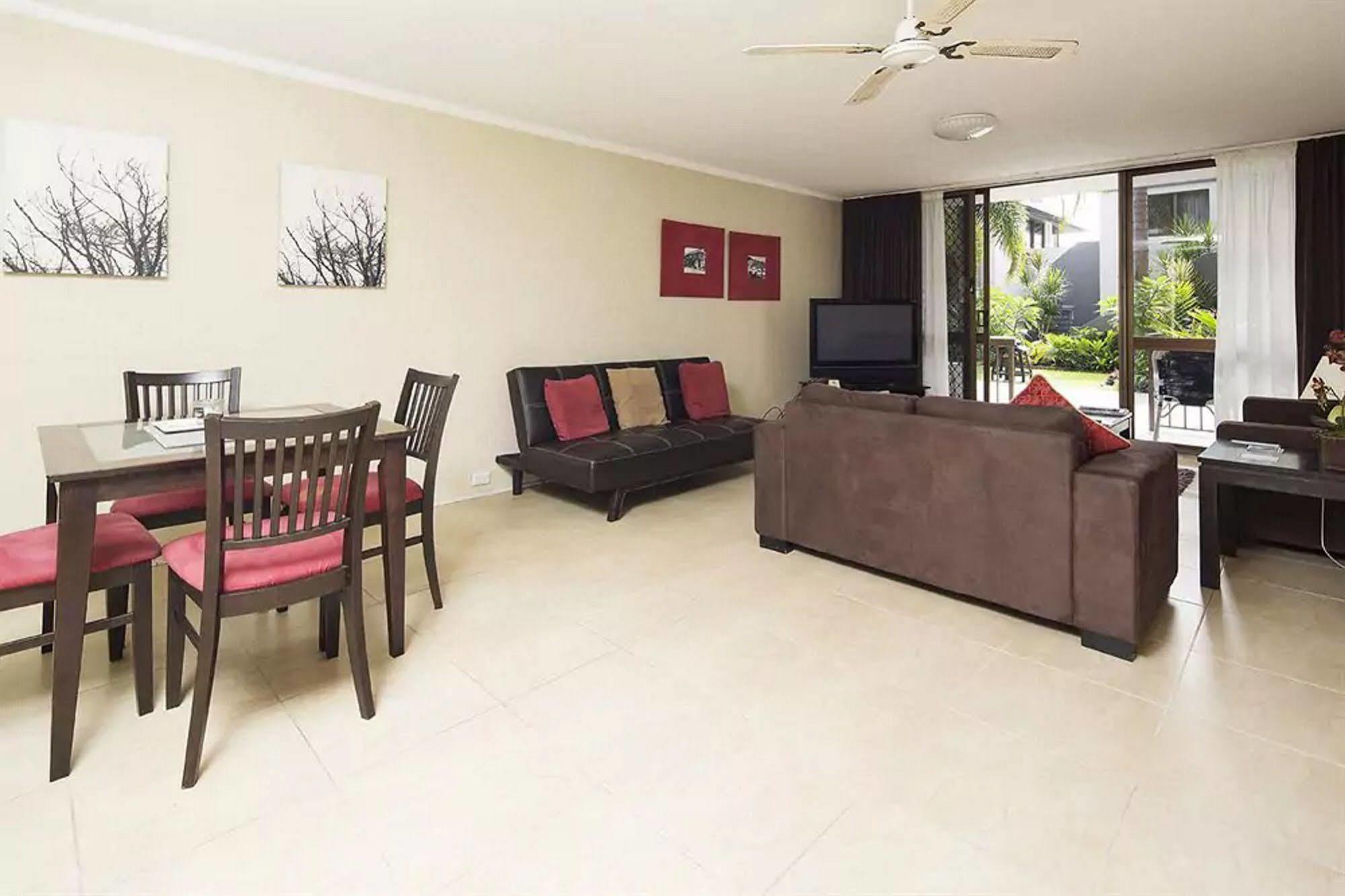 Burleigh Palms Holiday Apartments 골드코스트 외부 사진