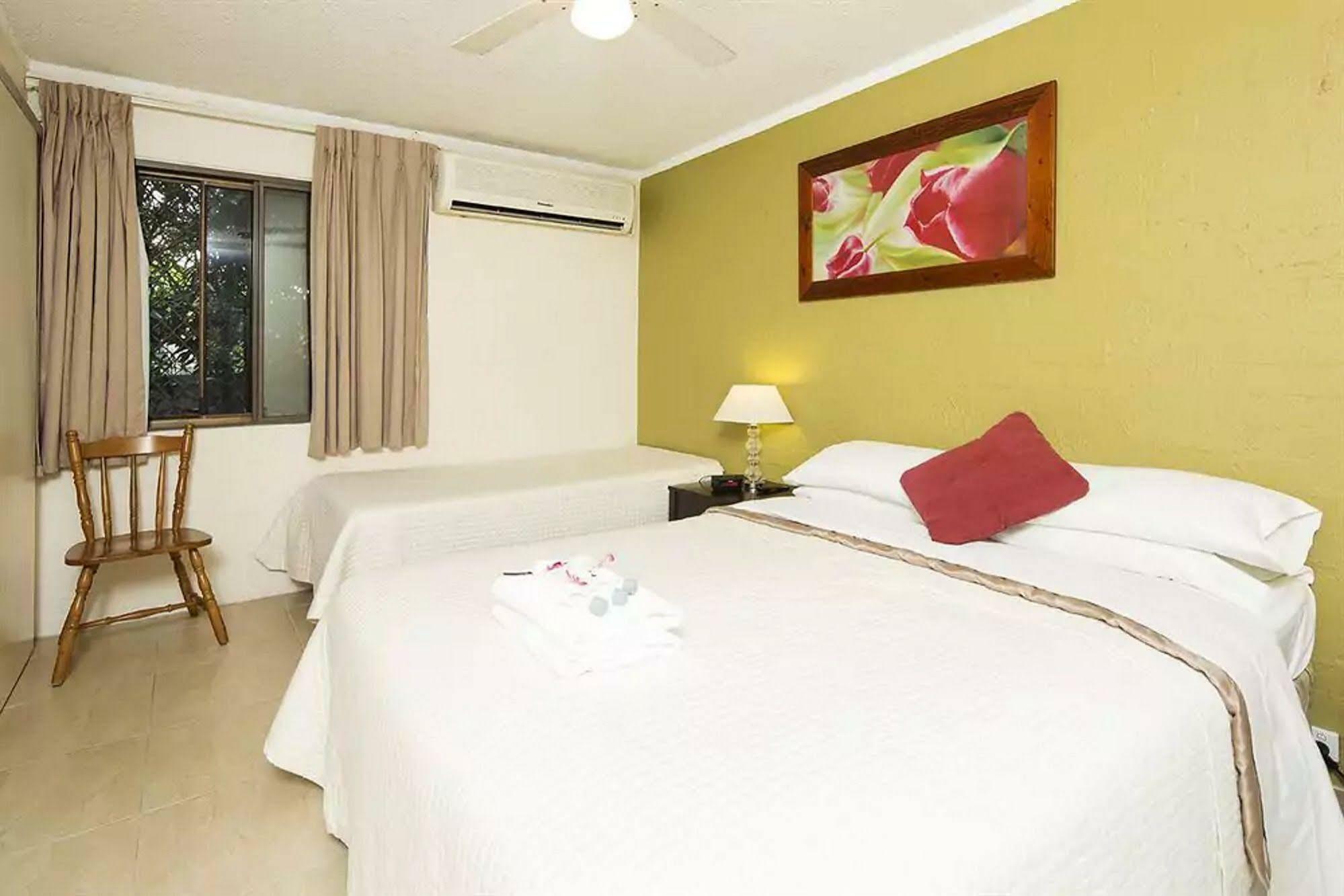 Burleigh Palms Holiday Apartments 골드코스트 외부 사진