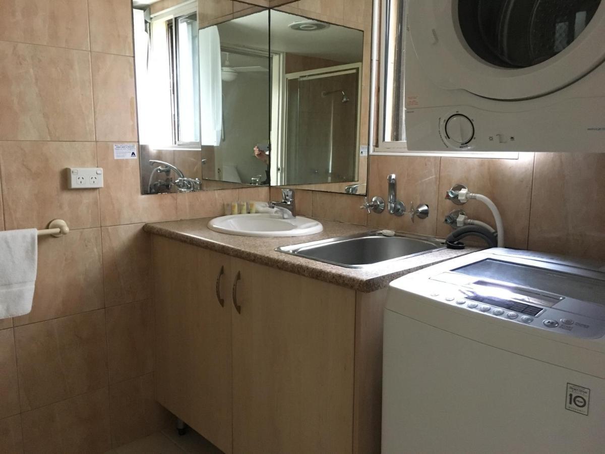 Burleigh Palms Holiday Apartments 골드코스트 외부 사진